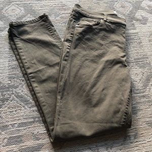 Lightly loved LOFT moss skinny crop jeans size 30